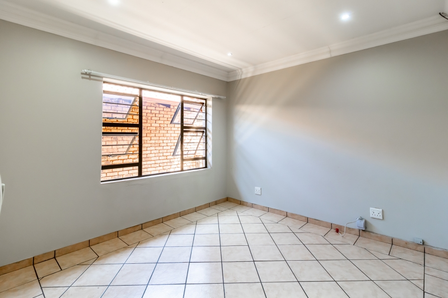 To Let 3 Bedroom Property for Rent in Waverley Gauteng
