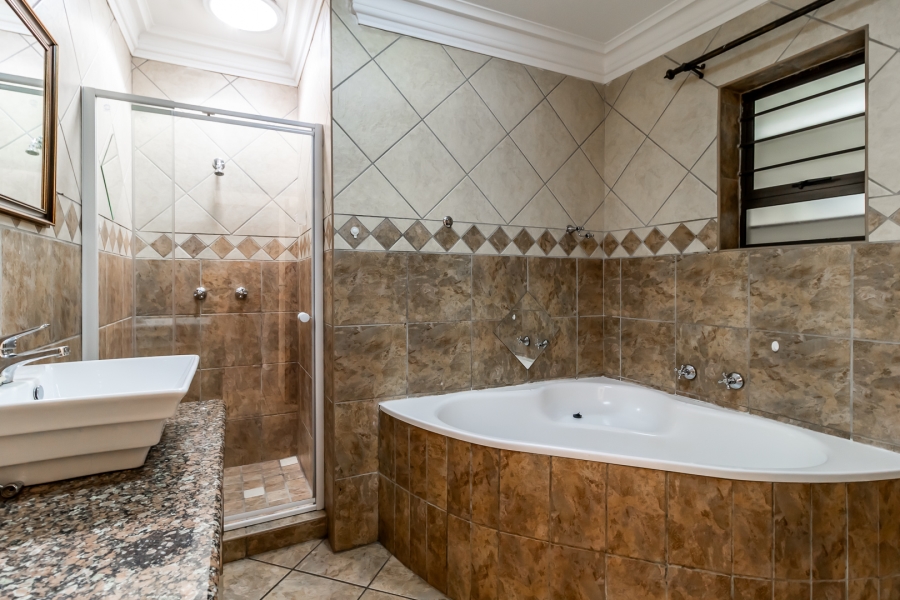 To Let 3 Bedroom Property for Rent in Waverley Gauteng