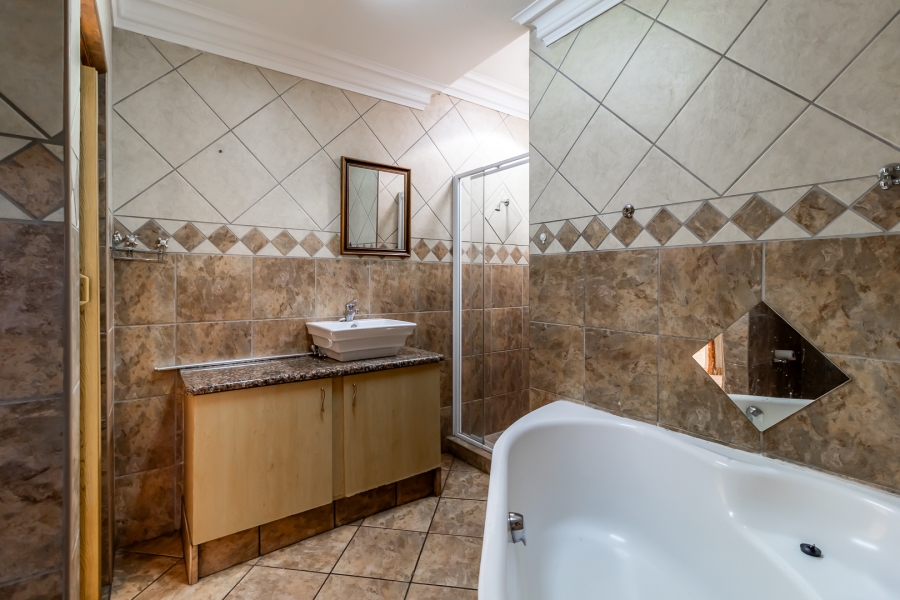 To Let 3 Bedroom Property for Rent in Waverley Gauteng