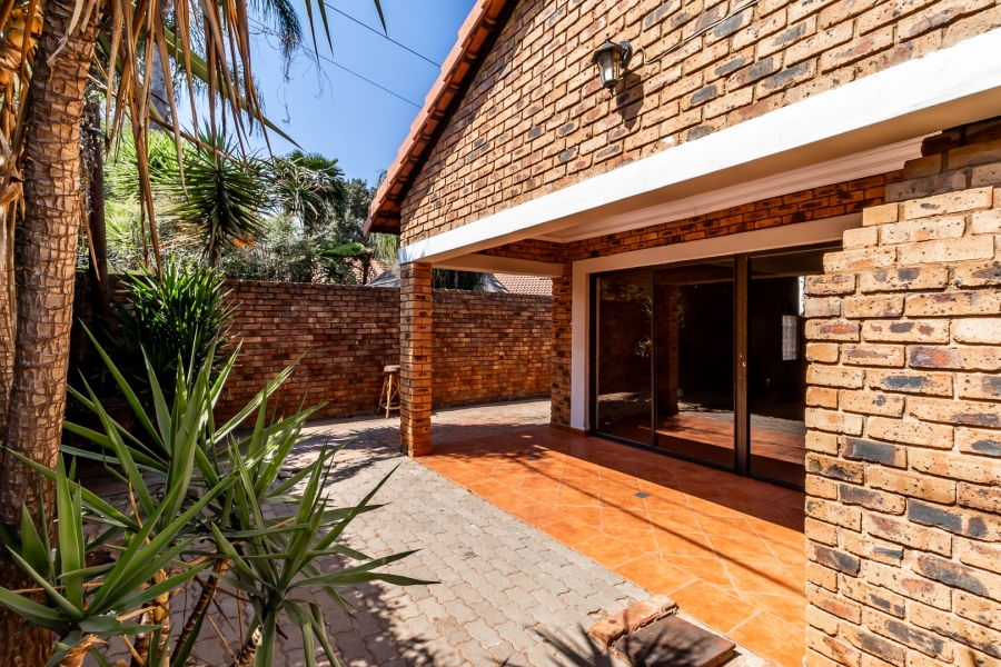 To Let 3 Bedroom Property for Rent in Waverley Gauteng