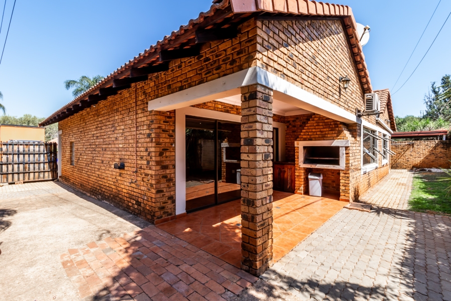 To Let 3 Bedroom Property for Rent in Waverley Gauteng