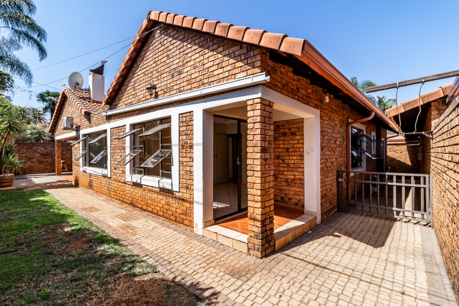 To Let 3 Bedroom Property for Rent in Waverley Gauteng