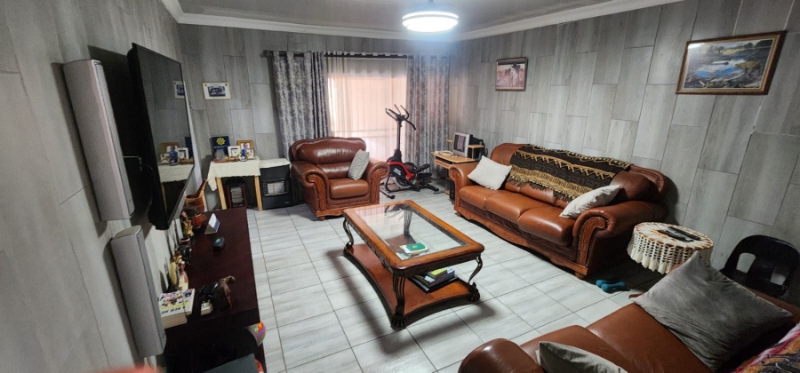 3 Bedroom Property for Sale in Mountain View Gauteng