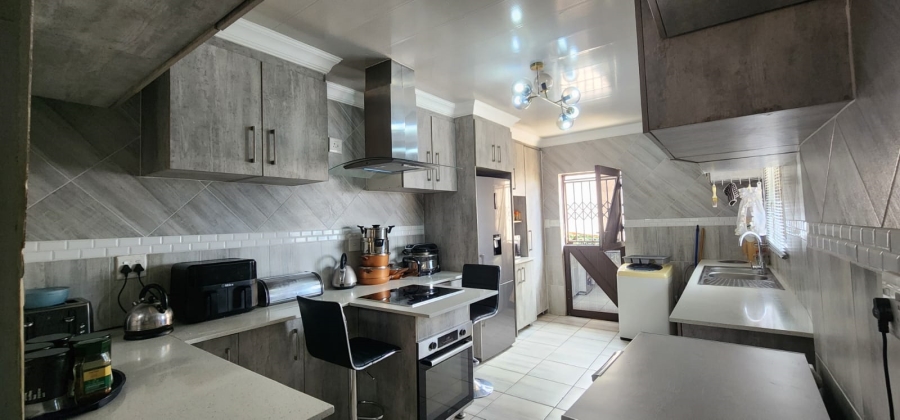 3 Bedroom Property for Sale in Mountain View Gauteng