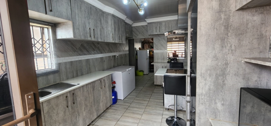 3 Bedroom Property for Sale in Mountain View Gauteng