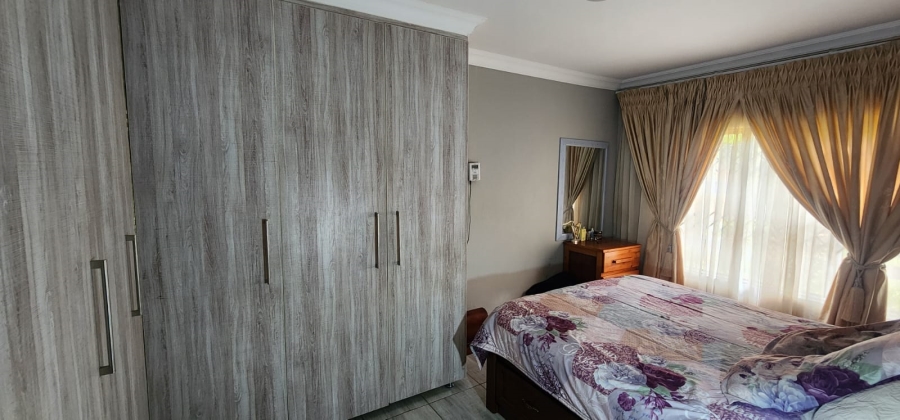 3 Bedroom Property for Sale in Mountain View Gauteng