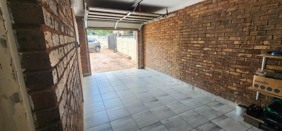 3 Bedroom Property for Sale in Mountain View Gauteng