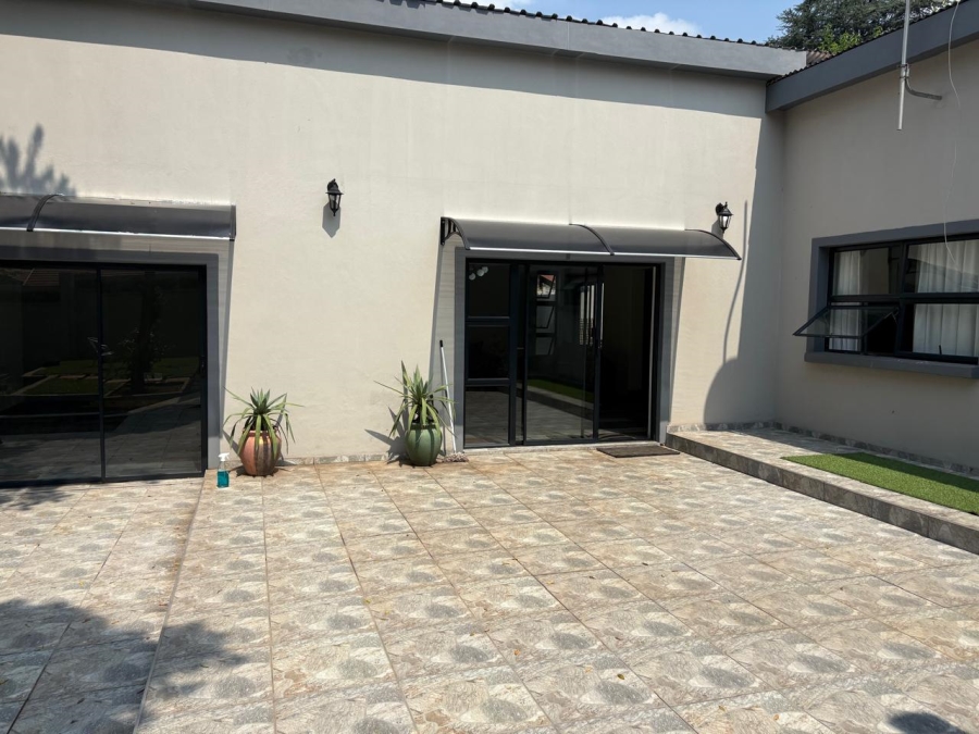 To Let 3 Bedroom Property for Rent in Waverley Gauteng