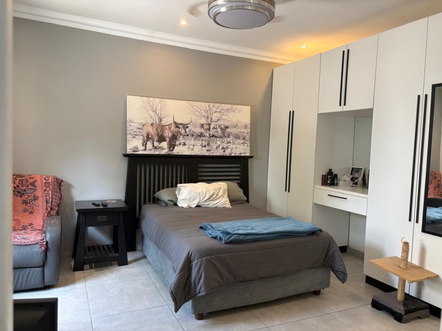 To Let 3 Bedroom Property for Rent in Waverley Gauteng