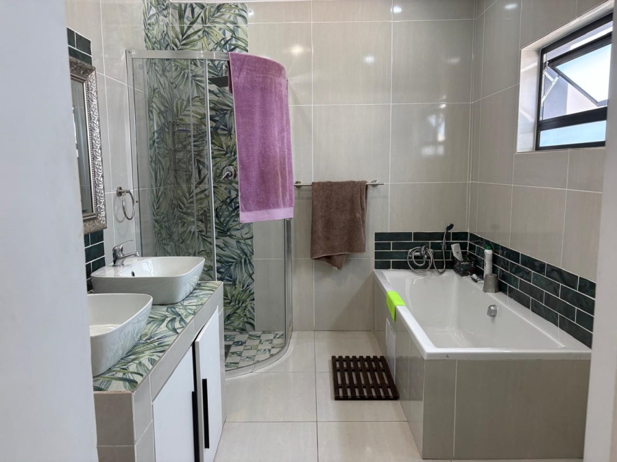 To Let 3 Bedroom Property for Rent in Waverley Gauteng