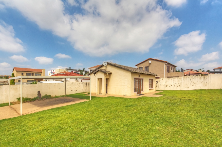 2 Bedroom Property for Sale in Blue Hills Gauteng