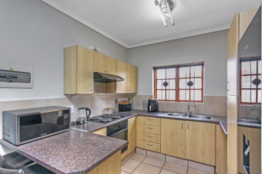 2 Bedroom Property for Sale in Blue Hills Gauteng