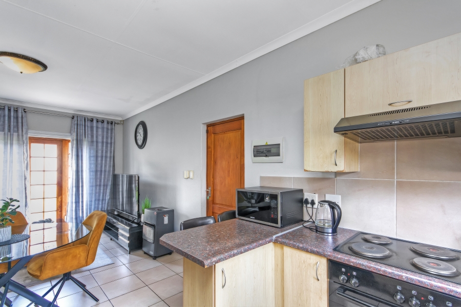 2 Bedroom Property for Sale in Blue Hills Gauteng