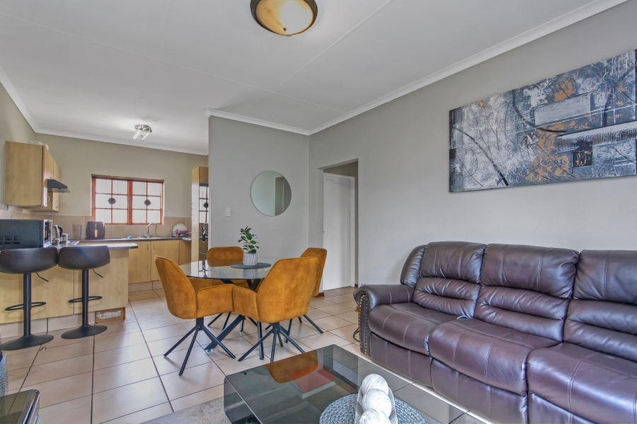 2 Bedroom Property for Sale in Blue Hills Gauteng