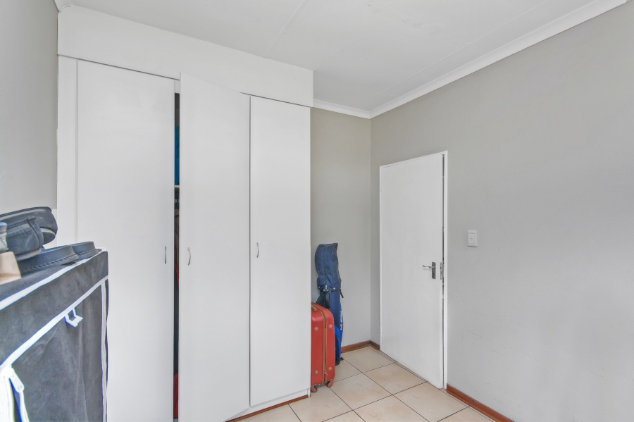 2 Bedroom Property for Sale in Blue Hills Gauteng