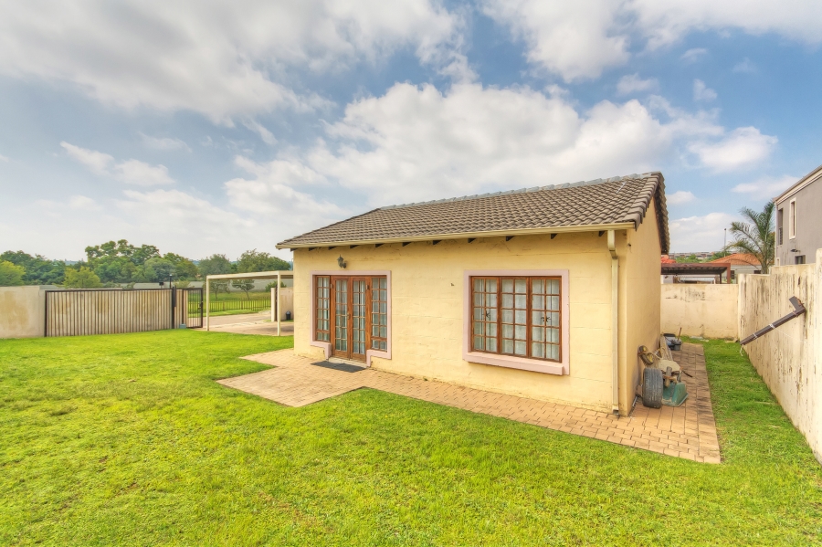 2 Bedroom Property for Sale in Blue Hills Gauteng