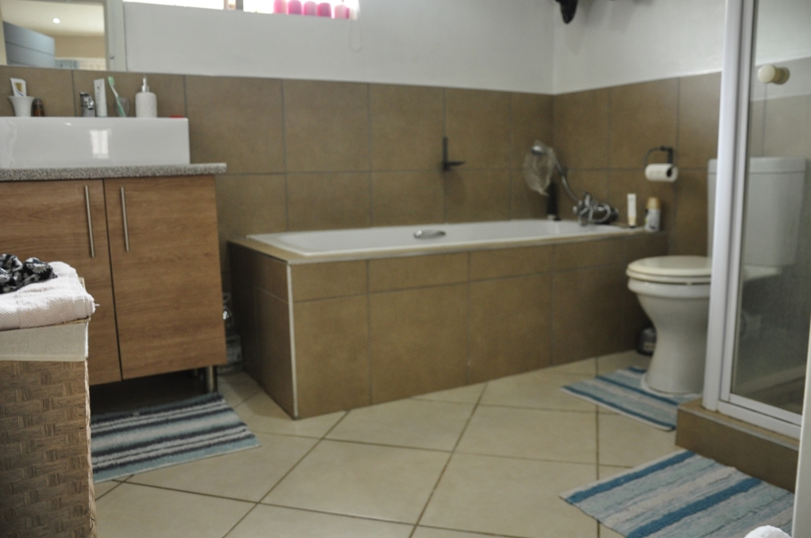3 Bedroom Property for Sale in Noordwyk Gauteng