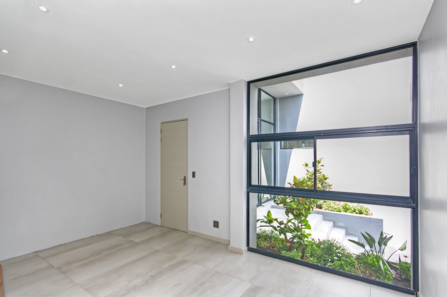 5 Bedroom Property for Sale in Waterfall Country Estate Gauteng