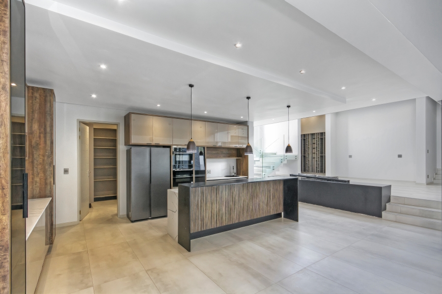 5 Bedroom Property for Sale in Waterfall Country Estate Gauteng