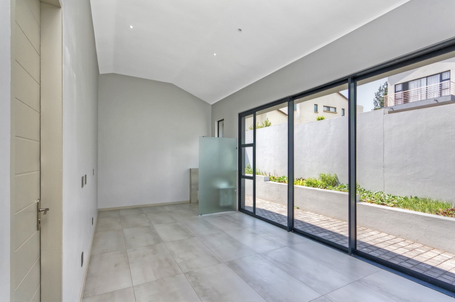 5 Bedroom Property for Sale in Waterfall Country Estate Gauteng