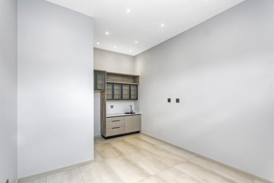 5 Bedroom Property for Sale in Waterfall Country Estate Gauteng