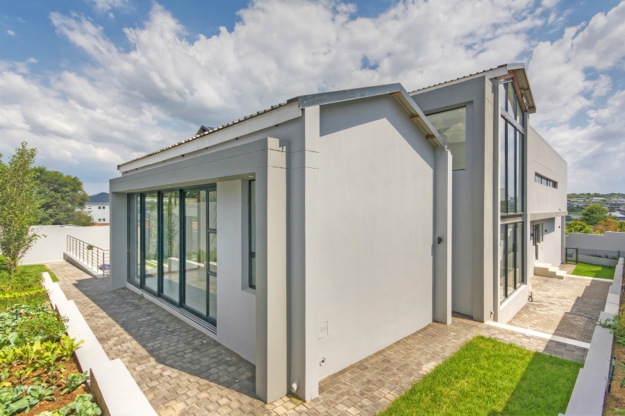 5 Bedroom Property for Sale in Waterfall Country Estate Gauteng