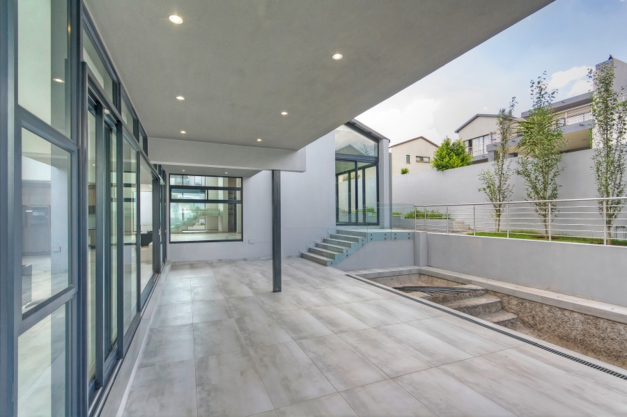 5 Bedroom Property for Sale in Waterfall Country Estate Gauteng