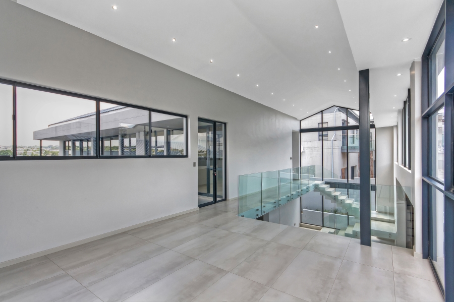 5 Bedroom Property for Sale in Waterfall Country Estate Gauteng