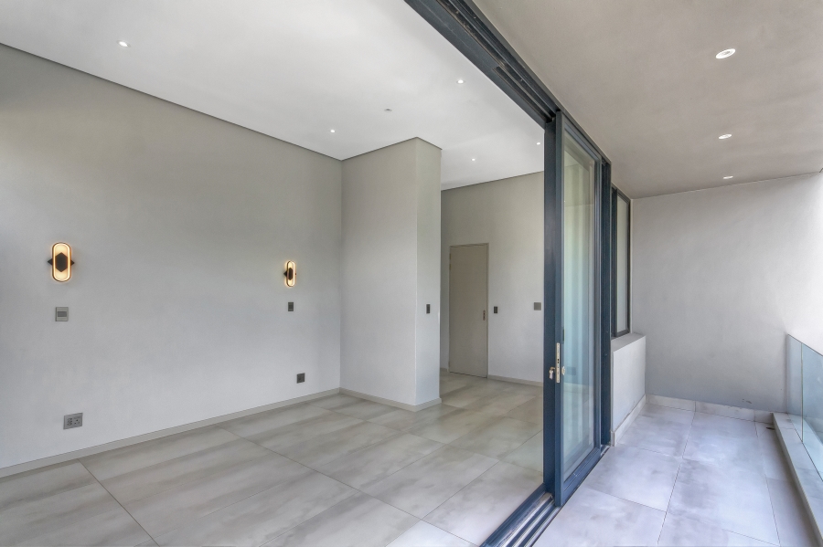 5 Bedroom Property for Sale in Waterfall Country Estate Gauteng