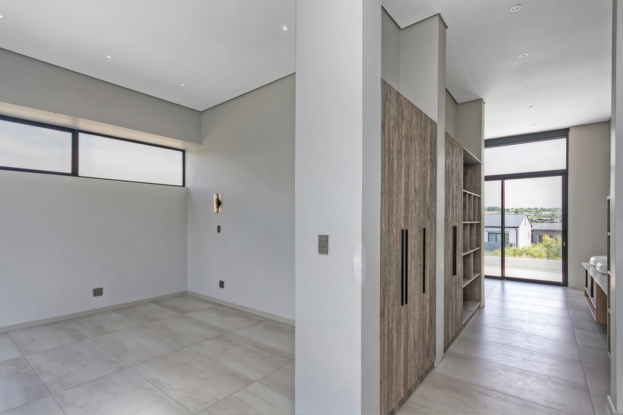 5 Bedroom Property for Sale in Waterfall Country Estate Gauteng