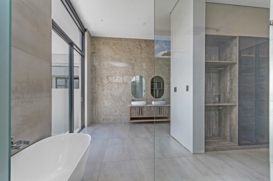 5 Bedroom Property for Sale in Waterfall Country Estate Gauteng