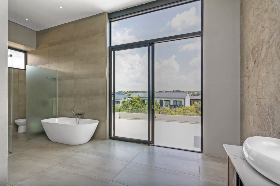 5 Bedroom Property for Sale in Waterfall Country Estate Gauteng