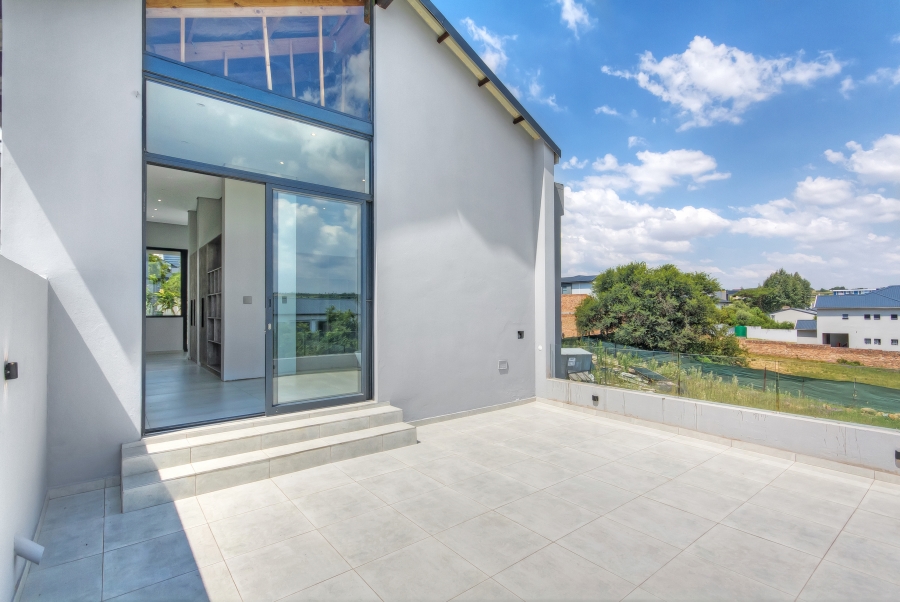 5 Bedroom Property for Sale in Waterfall Country Estate Gauteng