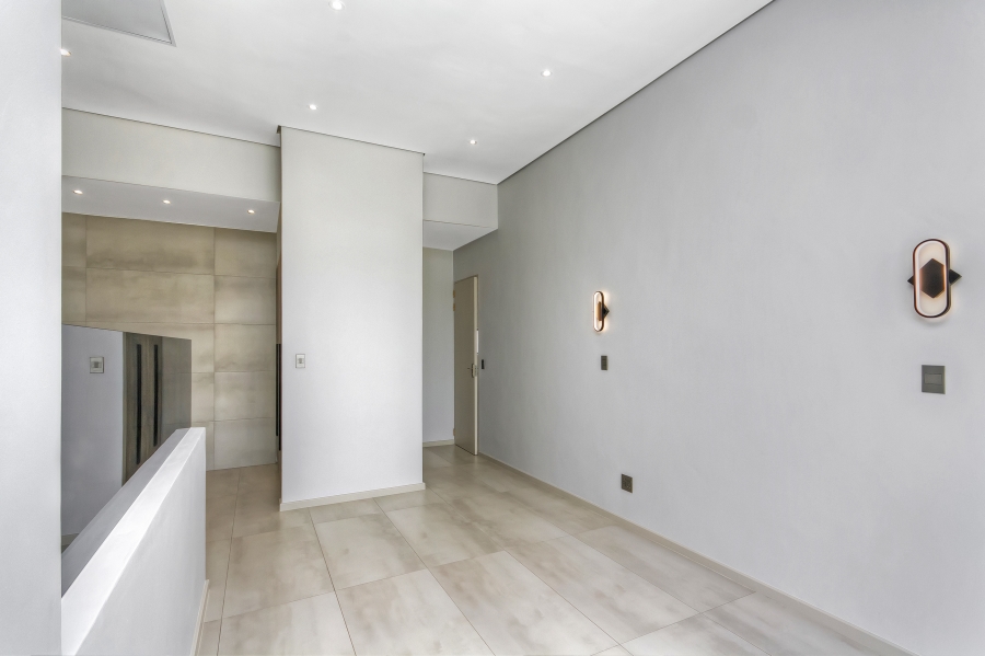 5 Bedroom Property for Sale in Waterfall Country Estate Gauteng