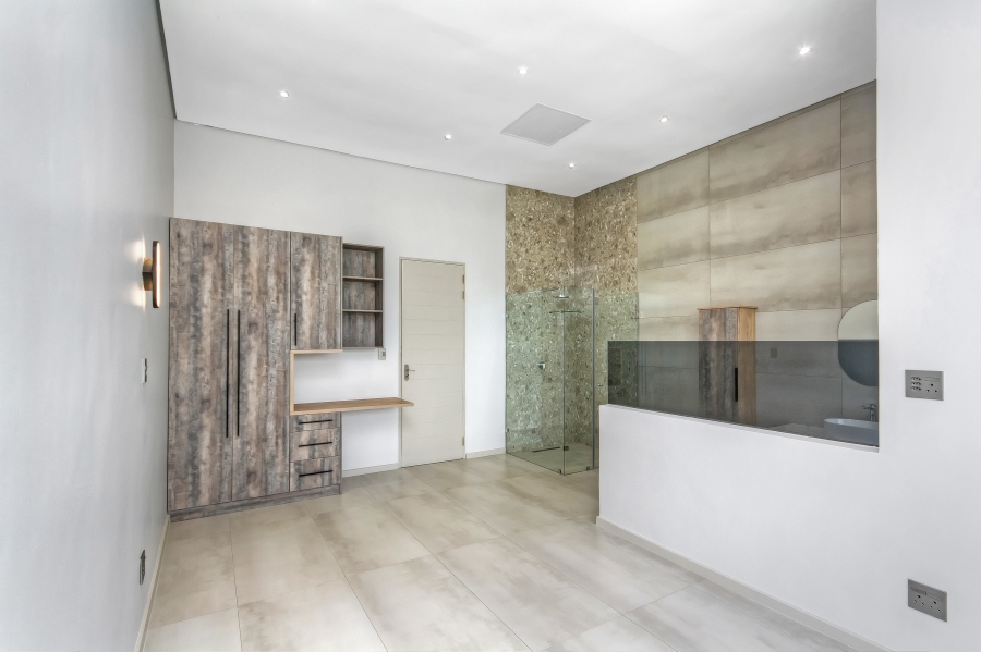 5 Bedroom Property for Sale in Waterfall Country Estate Gauteng