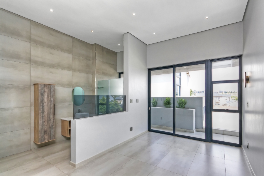 5 Bedroom Property for Sale in Waterfall Country Estate Gauteng