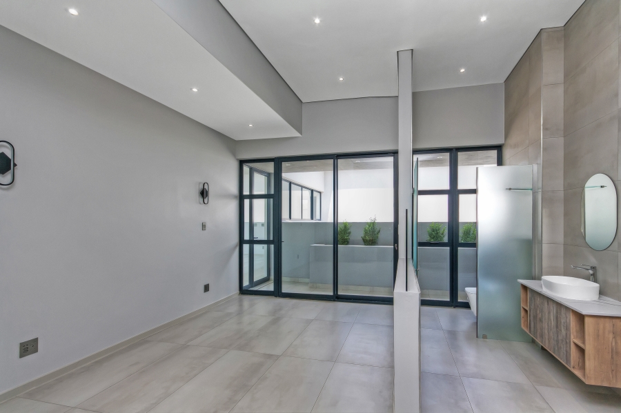 5 Bedroom Property for Sale in Waterfall Country Estate Gauteng