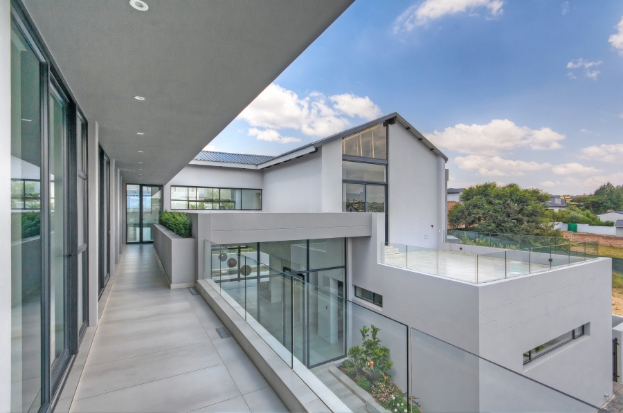 5 Bedroom Property for Sale in Waterfall Country Estate Gauteng