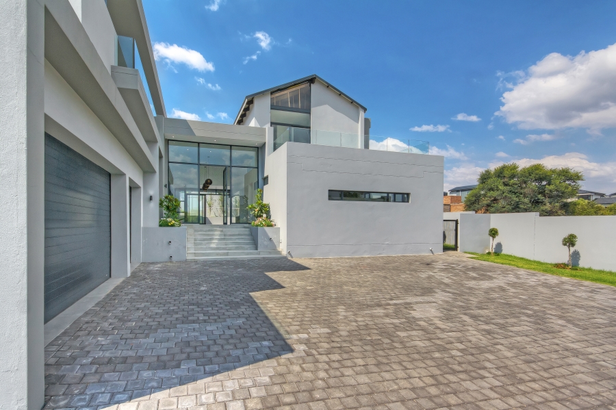 5 Bedroom Property for Sale in Waterfall Country Estate Gauteng