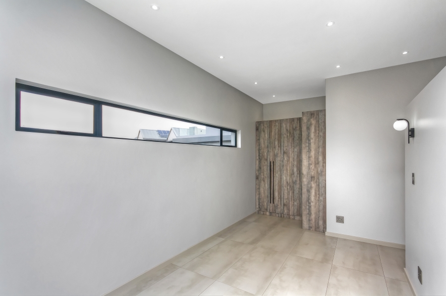 To Let 5 Bedroom Property for Rent in Waterfall Country Estate Gauteng