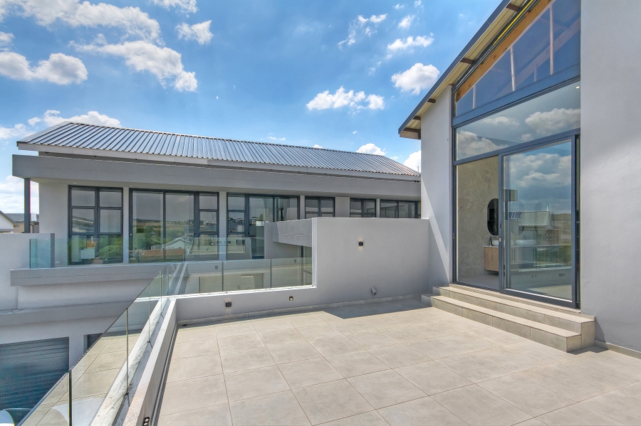 To Let 5 Bedroom Property for Rent in Waterfall Country Estate Gauteng