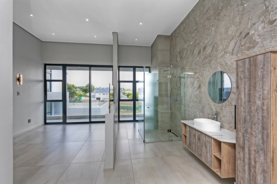 To Let 5 Bedroom Property for Rent in Waterfall Country Estate Gauteng