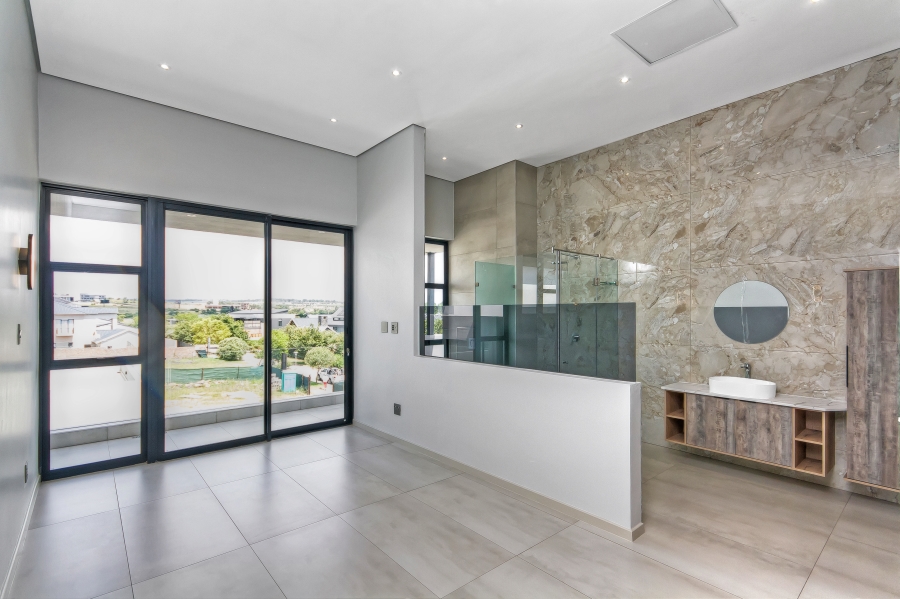 To Let 5 Bedroom Property for Rent in Waterfall Country Estate Gauteng