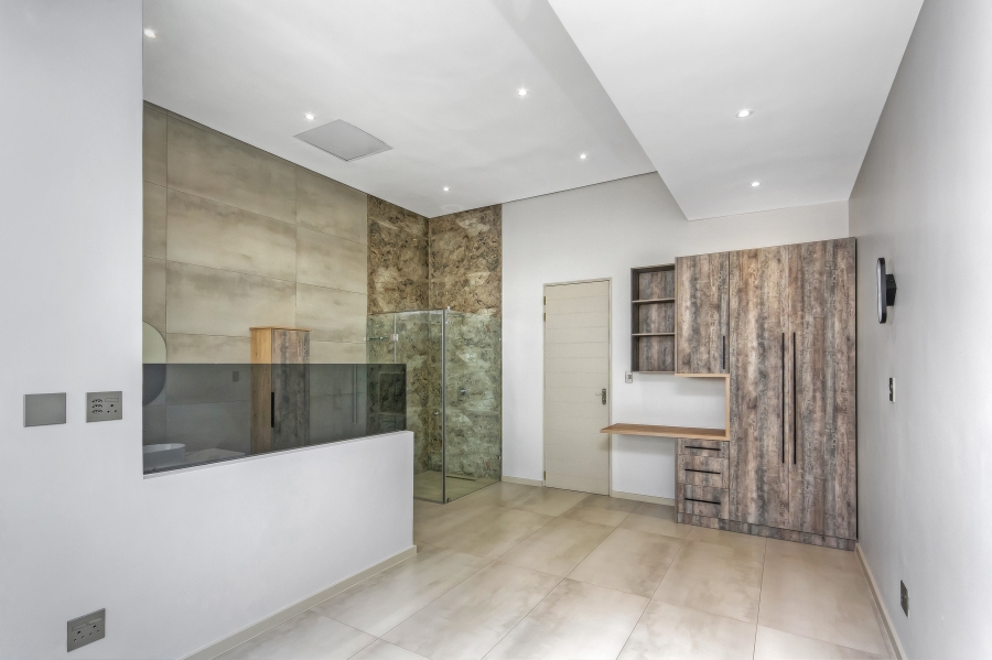 To Let 5 Bedroom Property for Rent in Waterfall Country Estate Gauteng