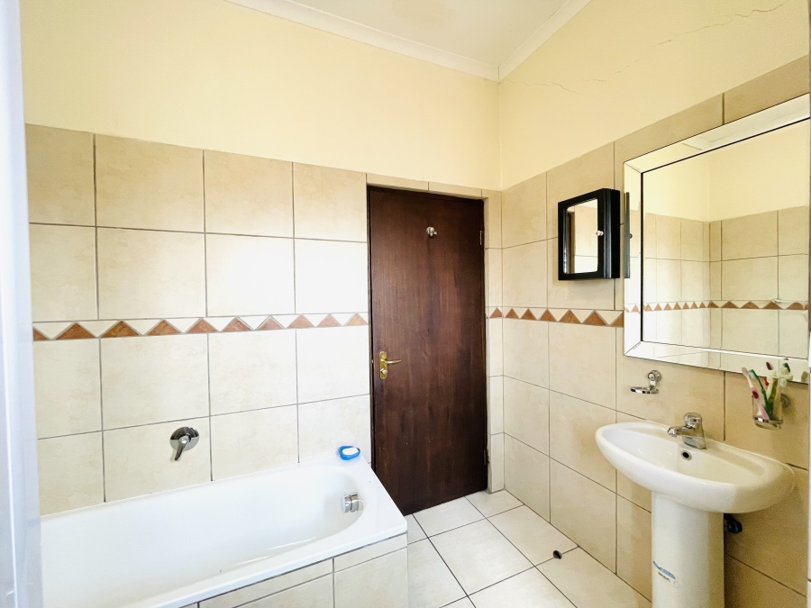 To Let 3 Bedroom Property for Rent in North Riding Gauteng