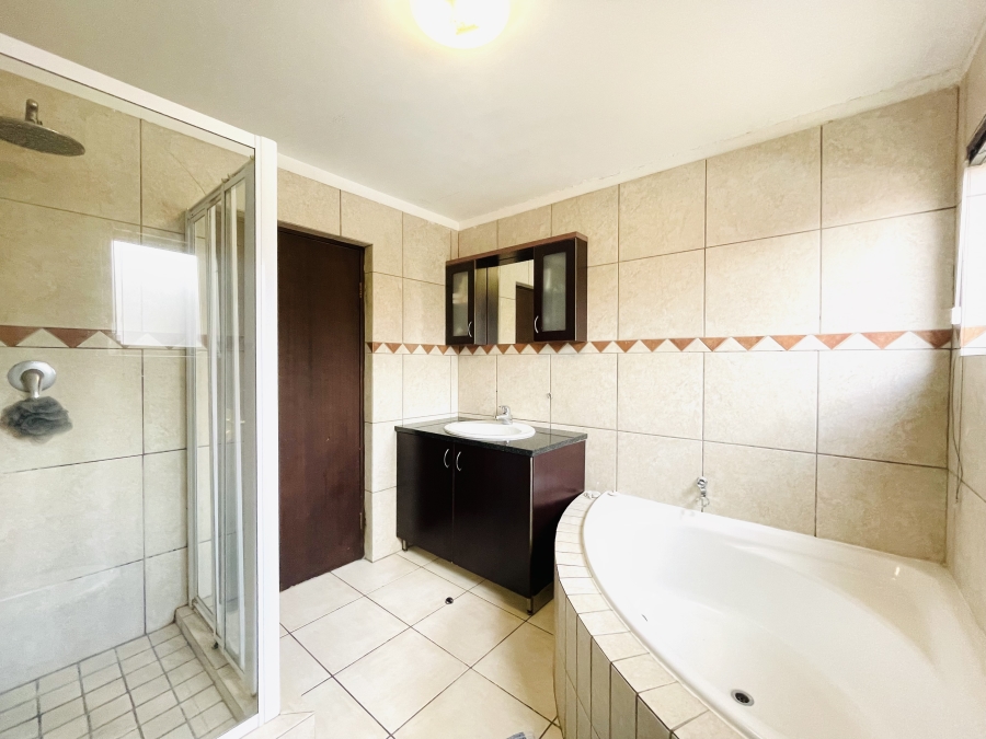 To Let 3 Bedroom Property for Rent in North Riding Gauteng