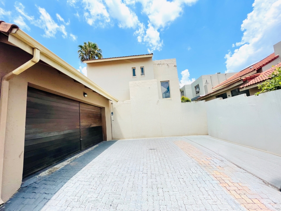 To Let 3 Bedroom Property for Rent in North Riding Gauteng