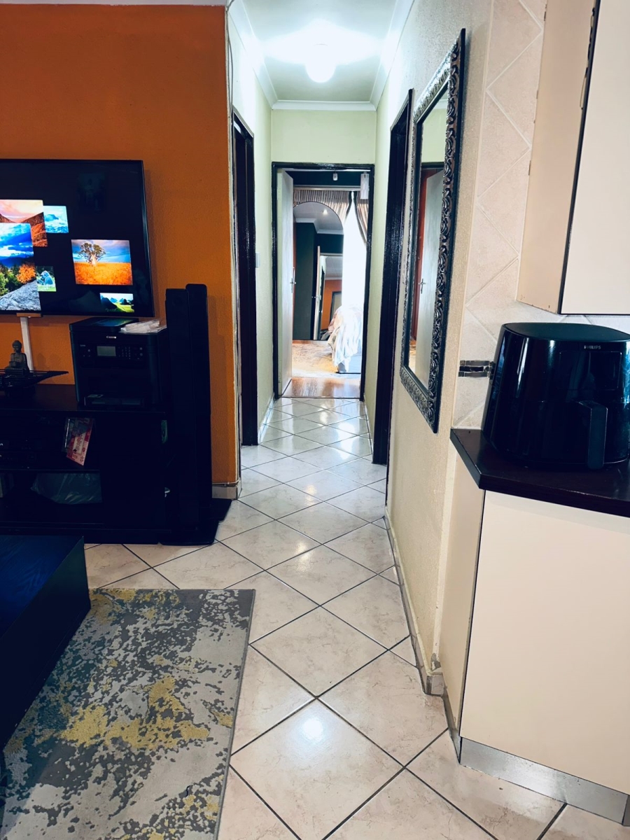 2 Bedroom Property for Sale in Clayville Gauteng