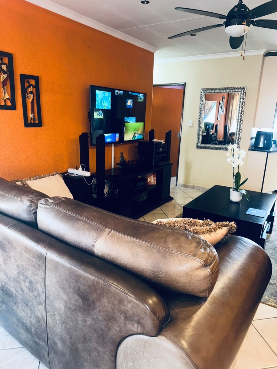 2 Bedroom Property for Sale in Clayville Gauteng