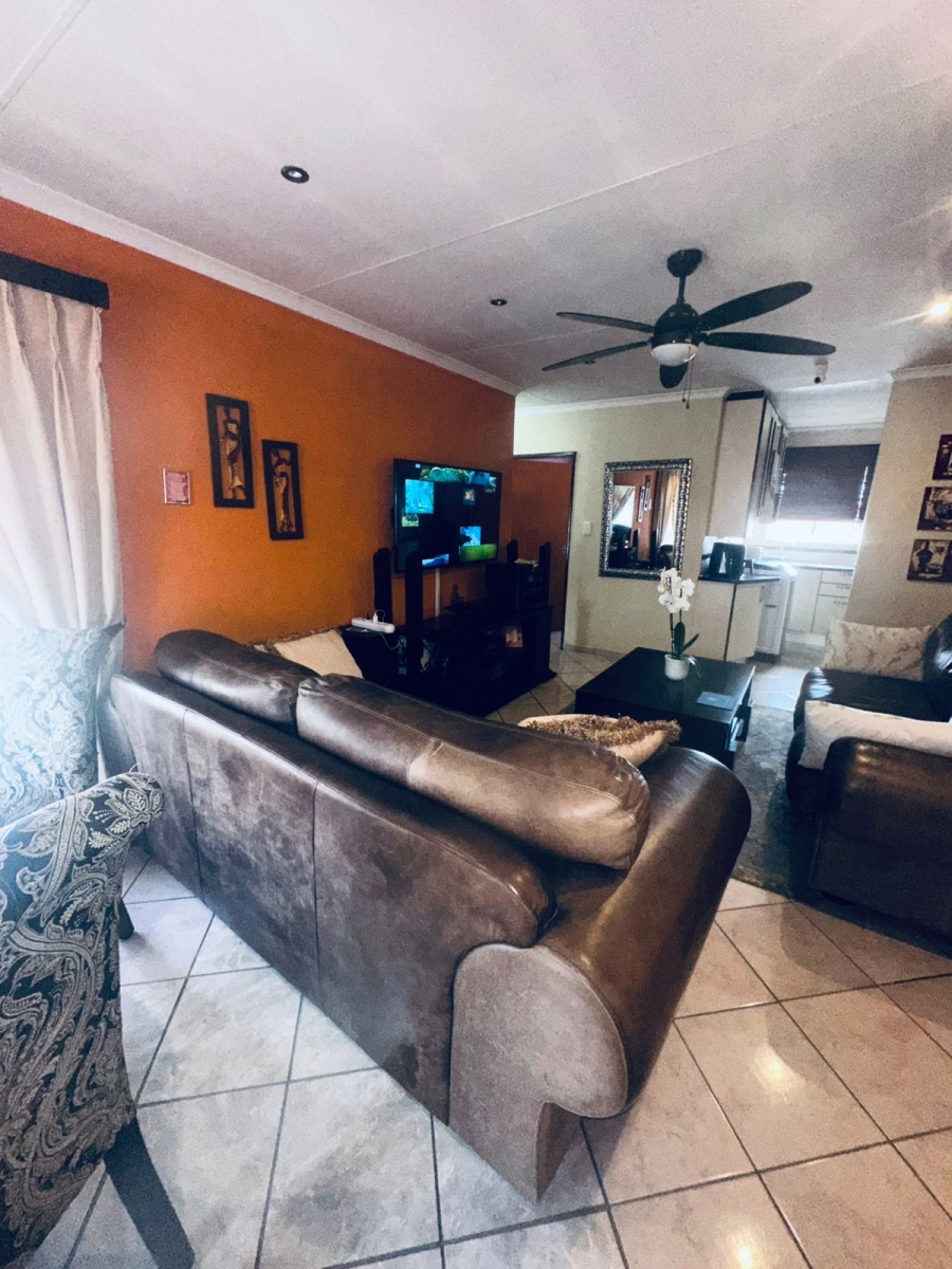 2 Bedroom Property for Sale in Clayville Gauteng